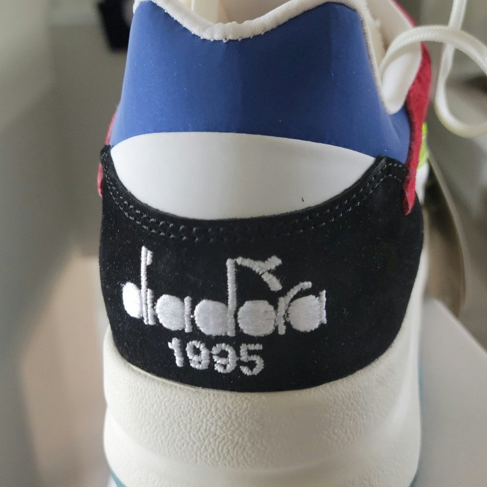 diadora
